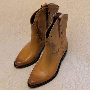 Lucky Brand Camel Tan Leather Ankle Booties with Side Zip